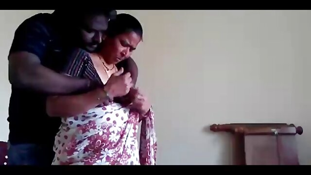 او خروس به اندازه کافی در الاغ او را ندارد, بنابراین مرد فیلم سکسی برازرز همیشه انگشت خود گیر