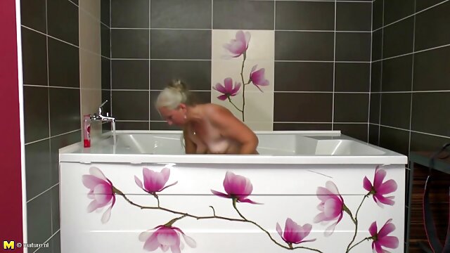 در 40, آنها تصمیم به ضبط خود ارتباط جنسی در وب کم برای سکساچدی اولین بار